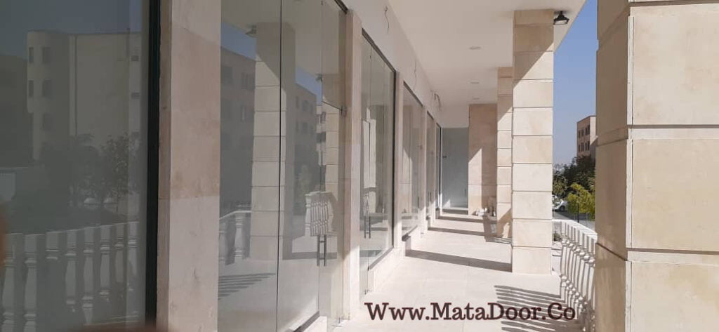 درب شیشه‌ای ماتادر